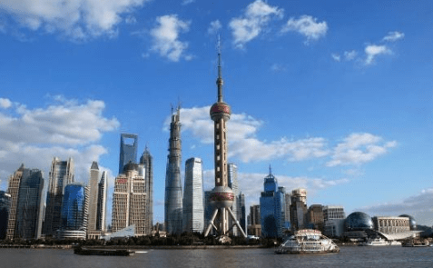 夜瞰上海滩，男演员独饮望灯火